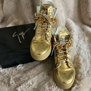 **Giuseppe Zanotti Gold Mettalic Sneakers**